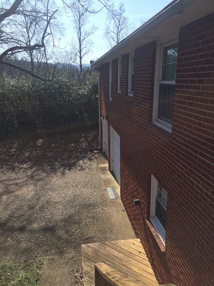 924 Neuhoff Ln - Photo 3 of 25