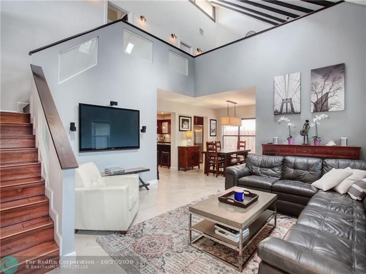 521 N Victoria Park Rd - Photo 3 of 22