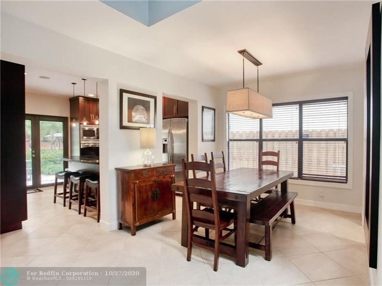 521 N Victoria Park Rd - Photo 5 of 22
