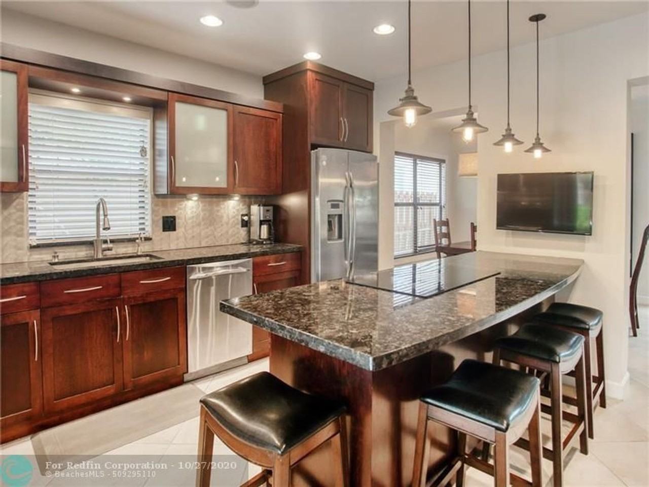 521 N Victoria Park Rd - Photo 6 of 22