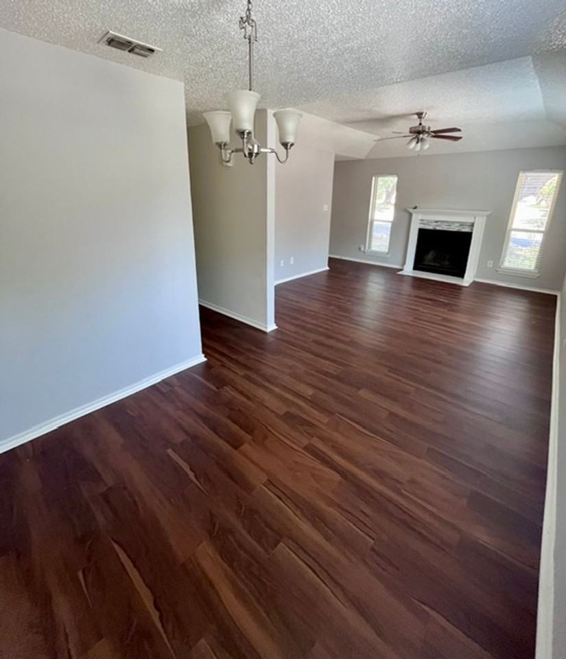 3013 Clover Ln - Photo 4 of 26