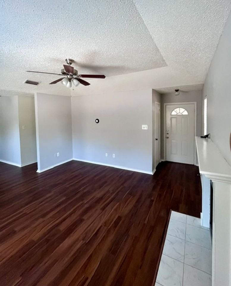3013 Clover Ln - Photo 5 of 26
