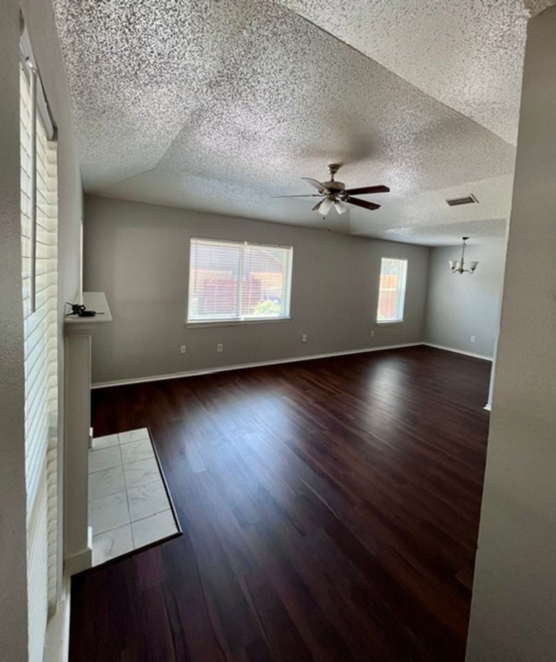 3013 Clover Ln - Photo 6 of 26