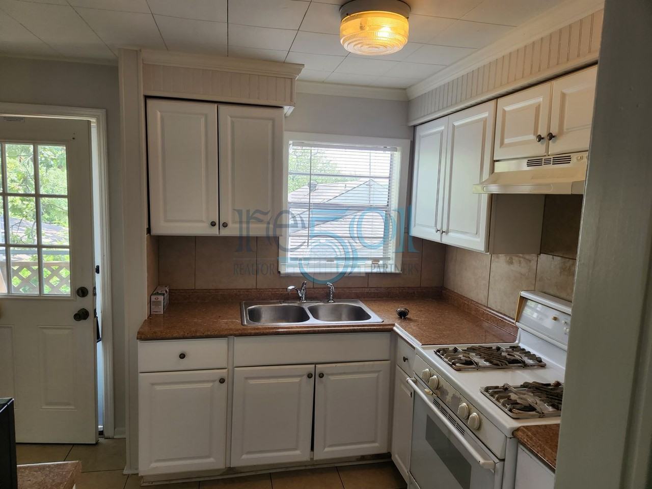 1015 N Fillmore St - Photo 3 of 13