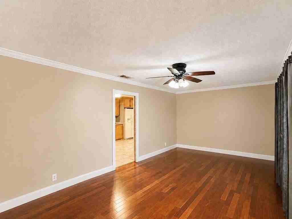 406 Sw 11th St - Photo 2 of 33