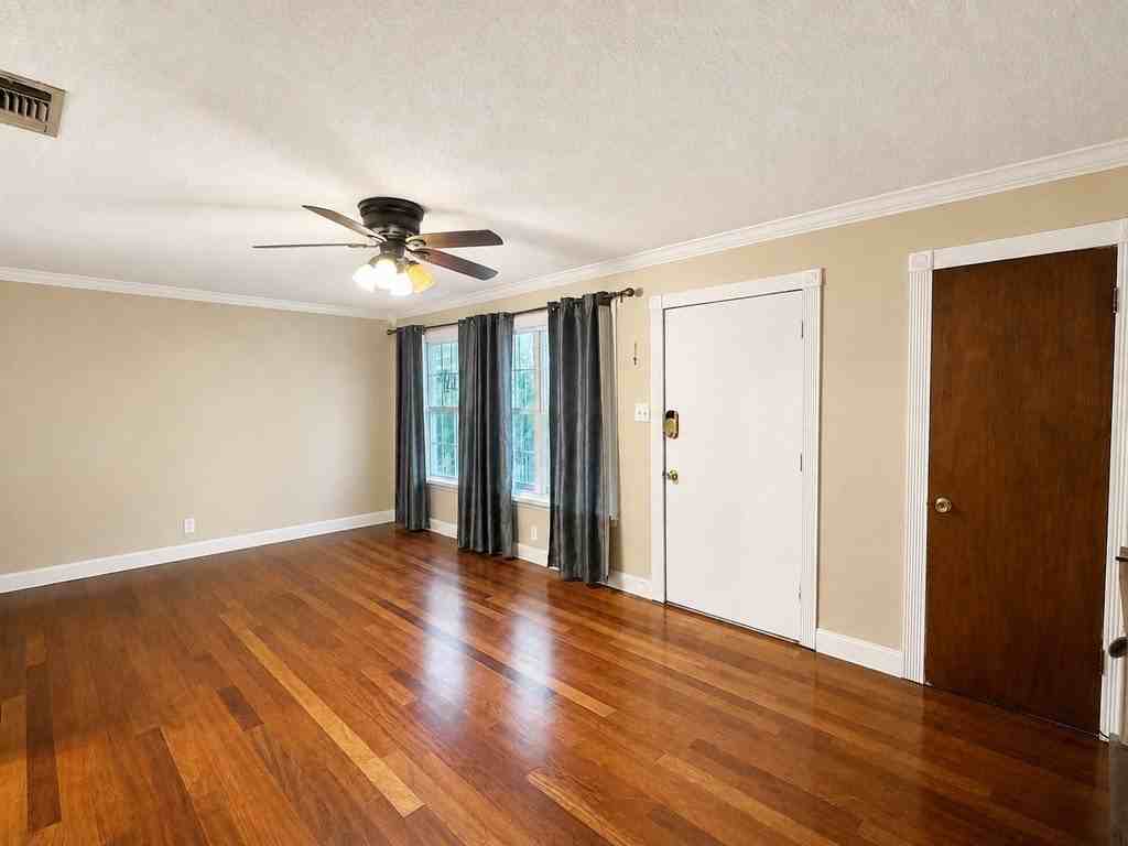 406 Sw 11th St - Photo 3 of 33