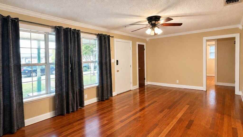 406 Sw 11th St - Photo 4 of 33