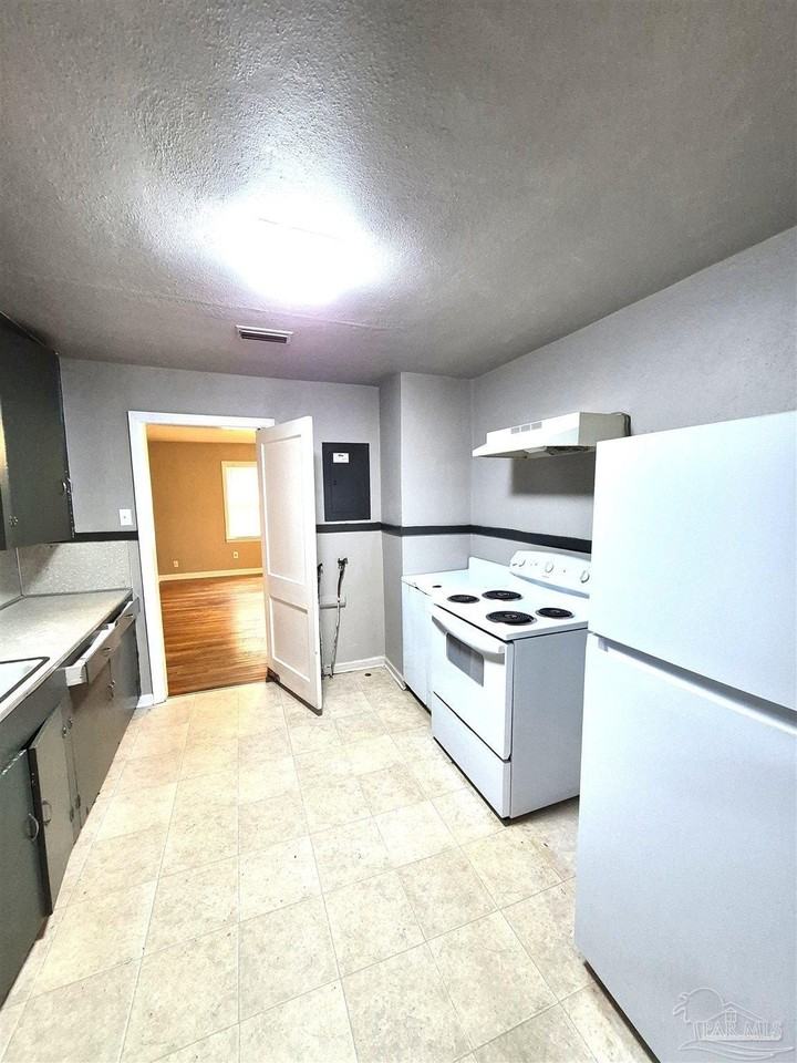 3804 W Cervantes St - Photo 5 of 15