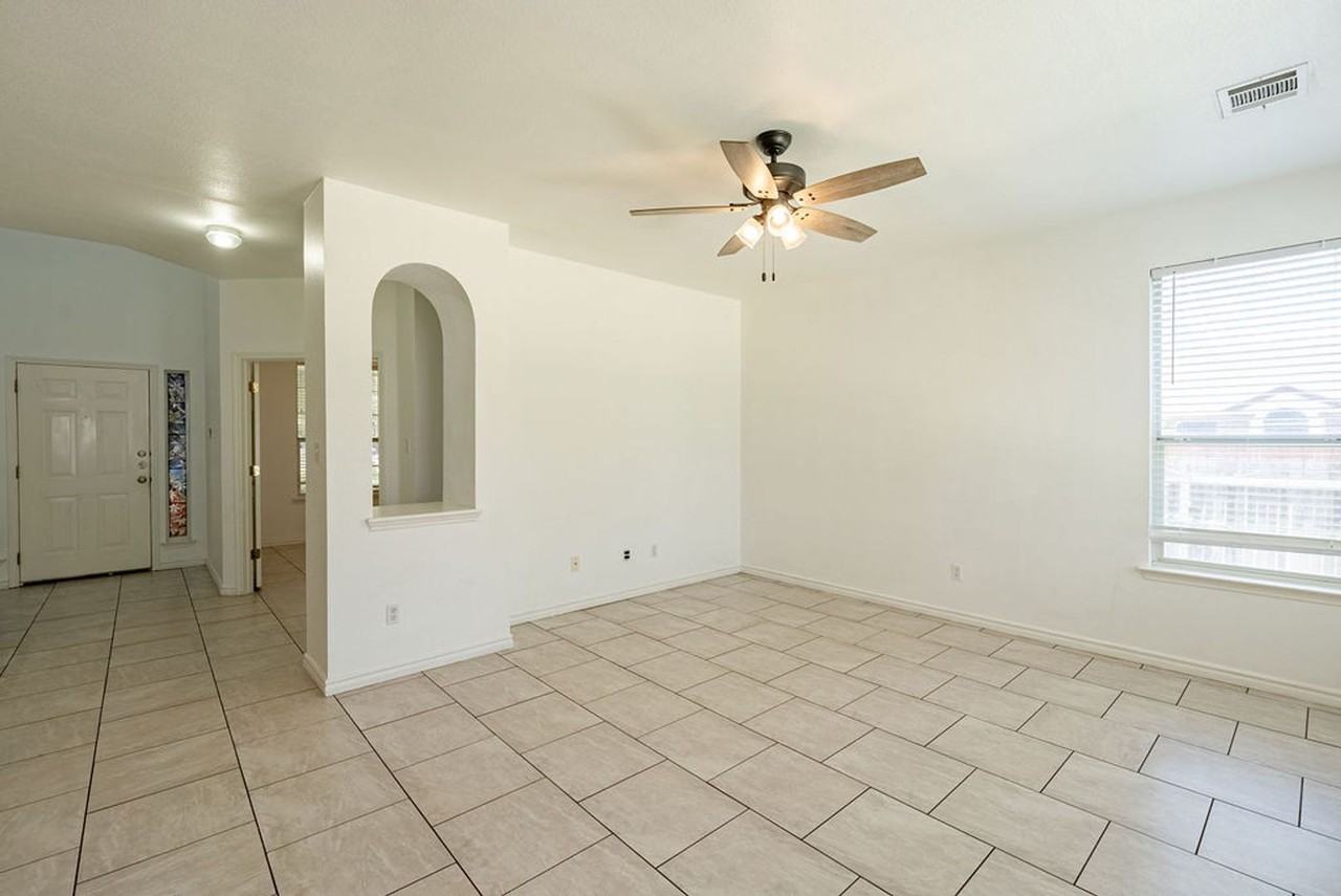 1016 Tom Seaver Pl - Photo 3 of 22