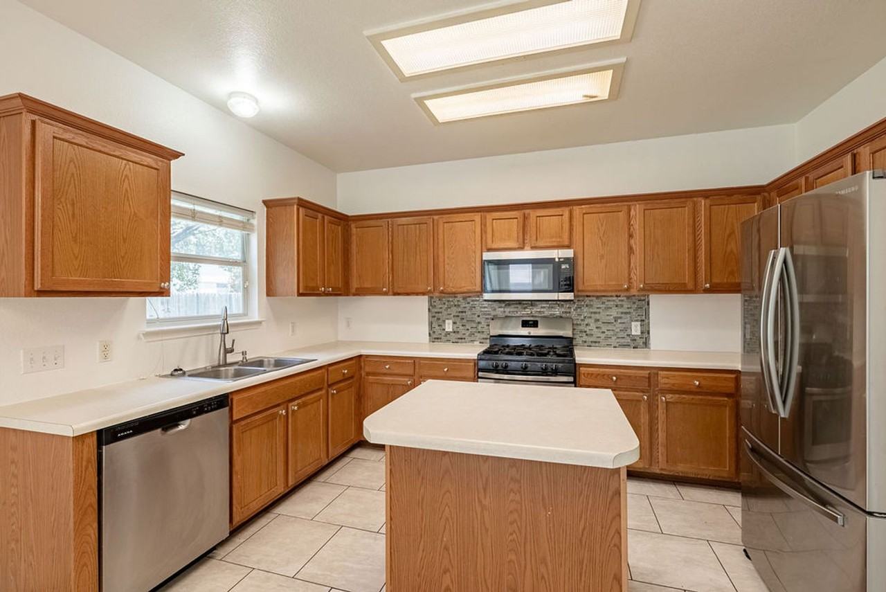 1016 Tom Seaver Pl - Photo 6 of 22