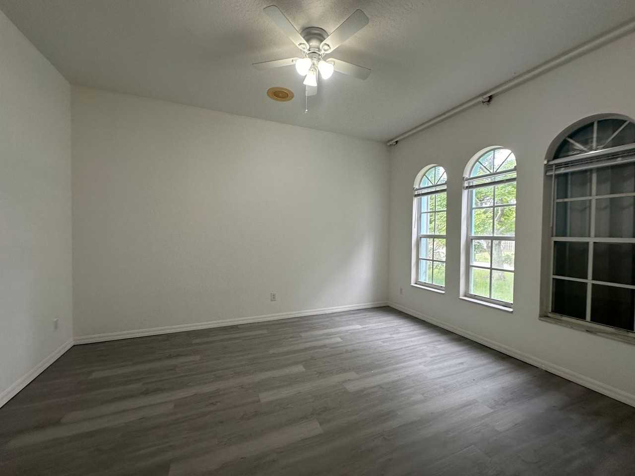 815 Nelson Ave Ne - Photo 2 of 15