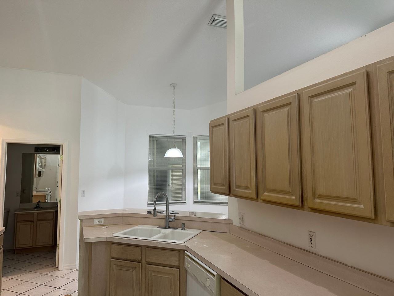 815 Nelson Ave Ne - Photo 5 of 15