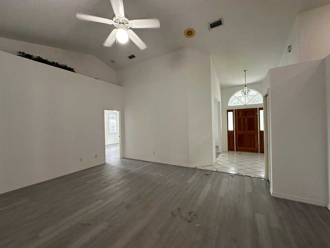 815 Nelson Ave Ne - Photo 6 of 15
