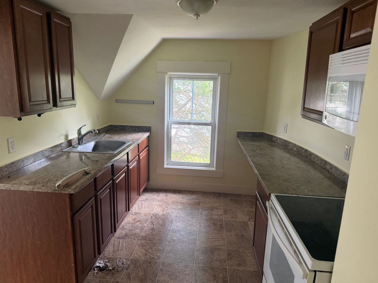 31 Oak St #2 - Photo 4 of 16