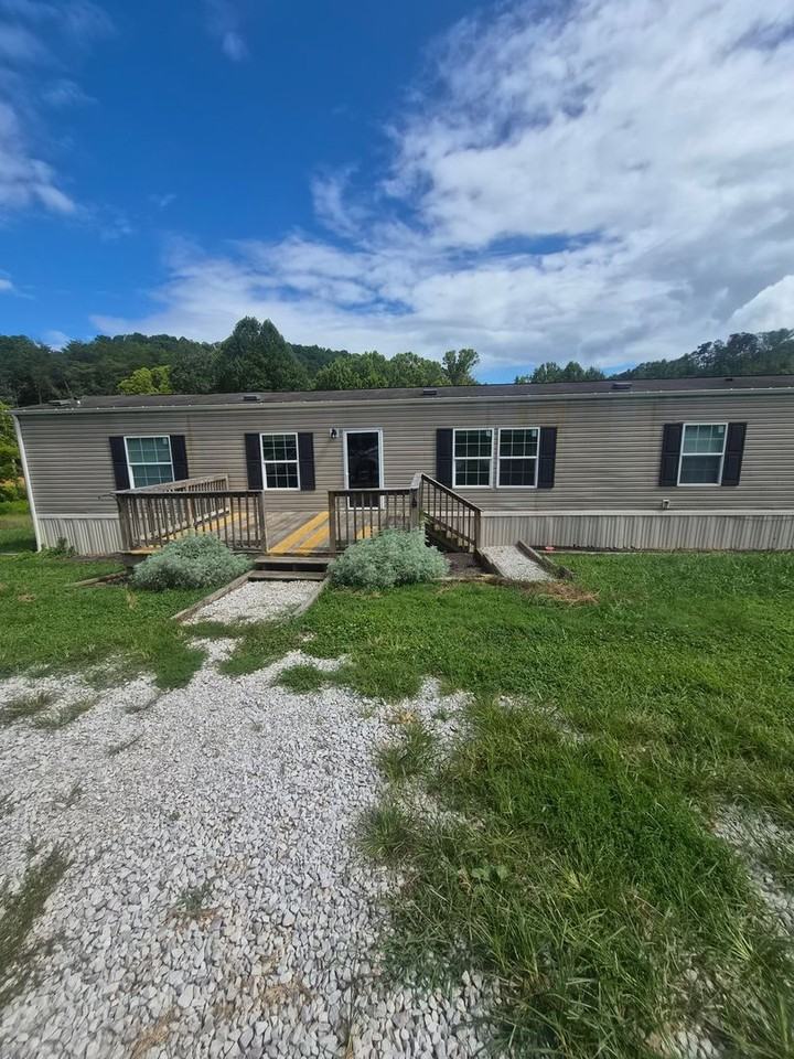 4951 Hickory Valley Rd - Photo 3 of 21