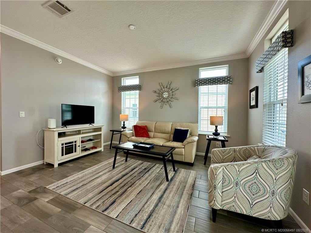 173 Ne Portside Dr - Photo 4 of 39
