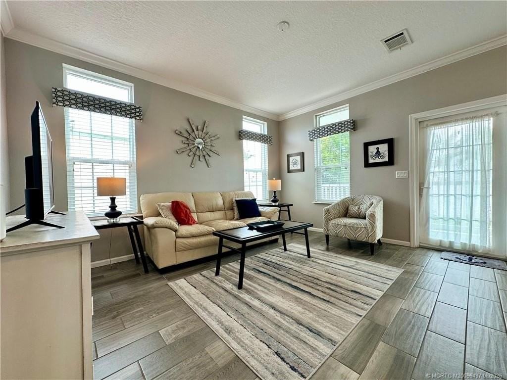 173 Ne Portside Dr - Photo 5 of 39