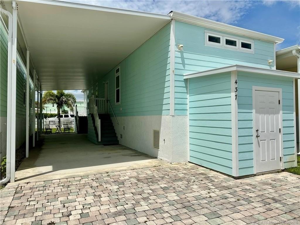 437 W Intercoastal Dr - Photo 2 of 27