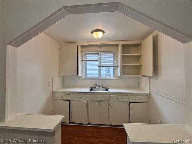 15785 Pinehurst St - Photo 5 of 9