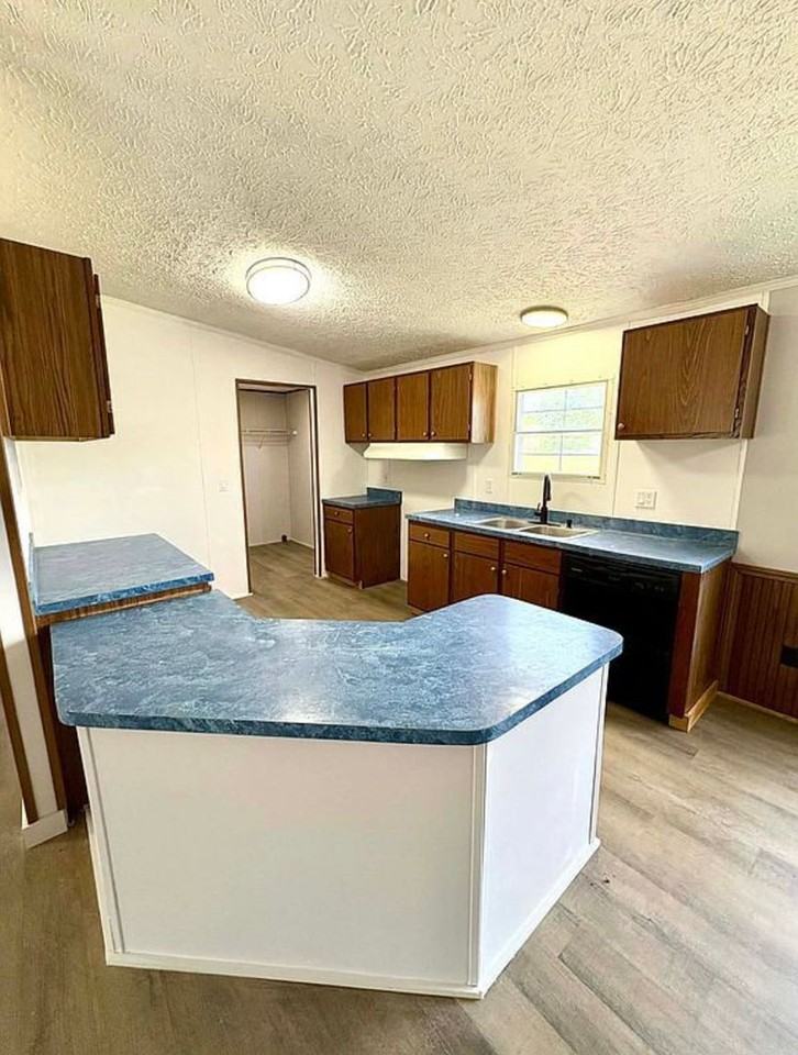 202 One Tree Ln - Photo 5 of 15