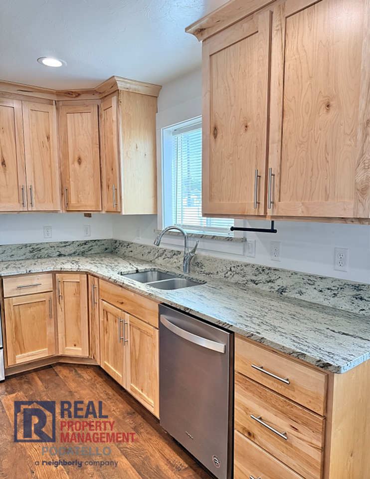 616 Poole Ave - Photo 5 of 29
