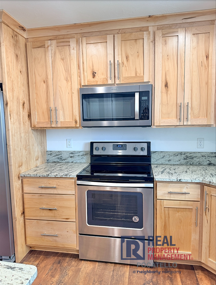 616 Poole Ave - Photo 6 of 29