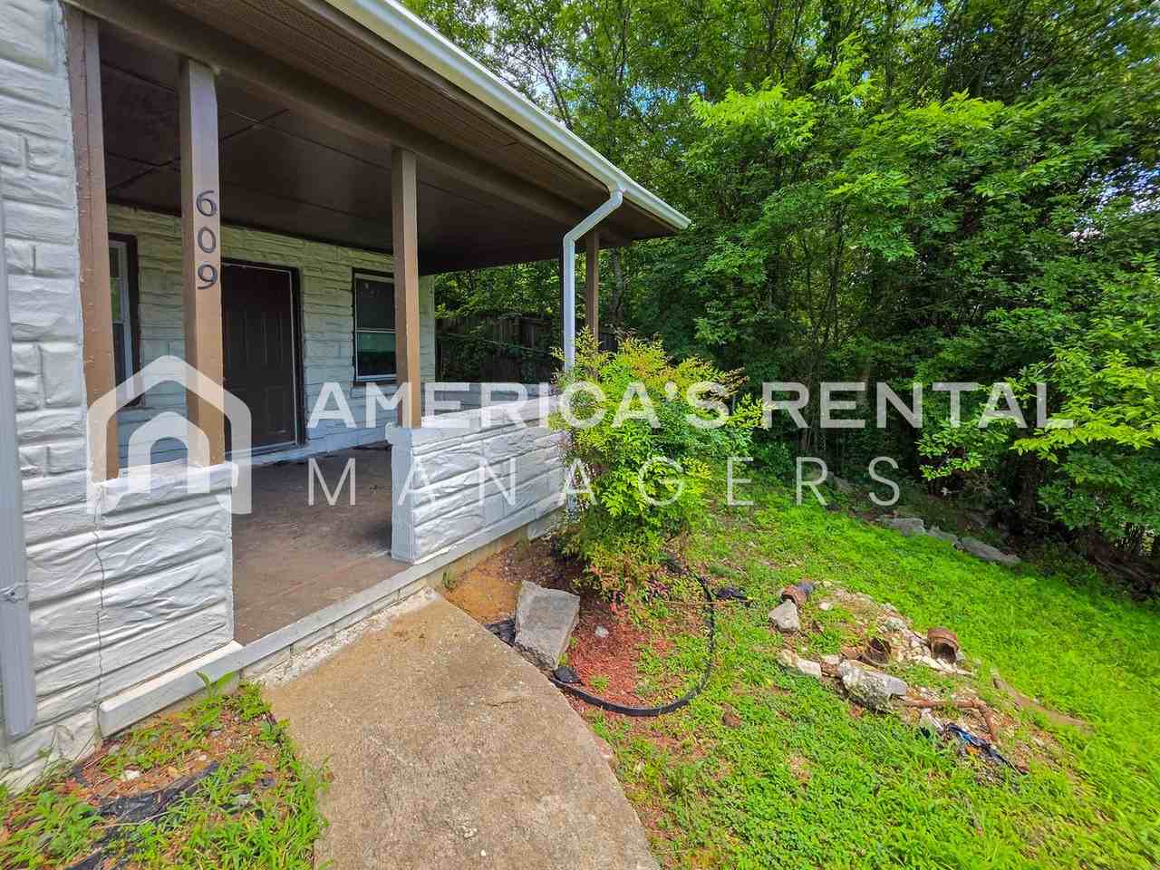 609 Quebec Dr - Photo 5 of 32