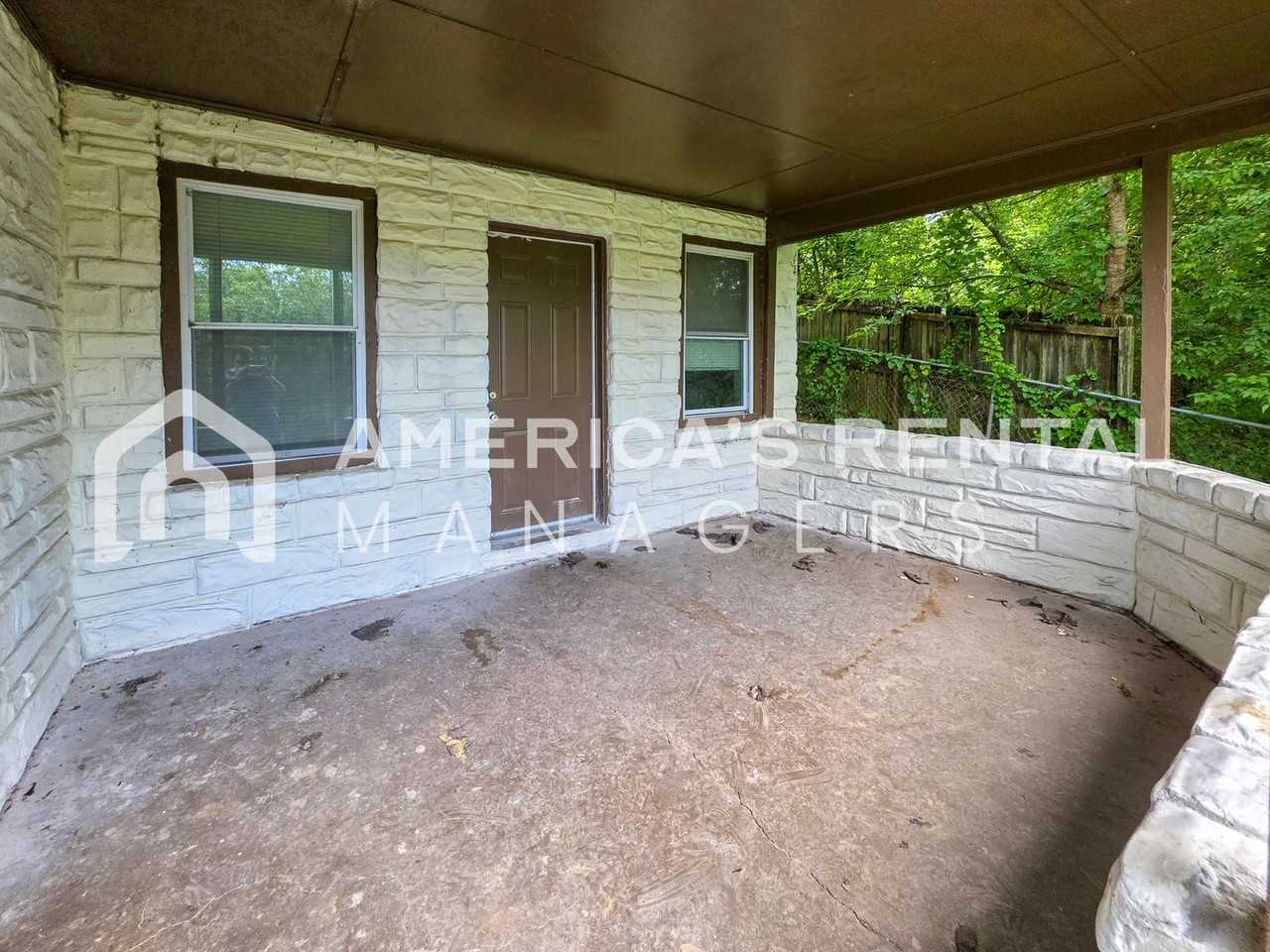 609 Quebec Dr - Photo 6 of 32