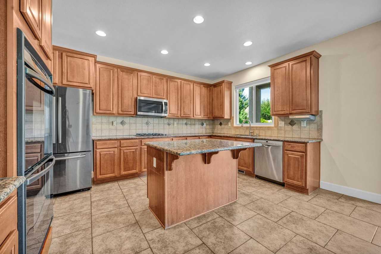 2425 Crooked Canyon Ct - Photo 4 of 50