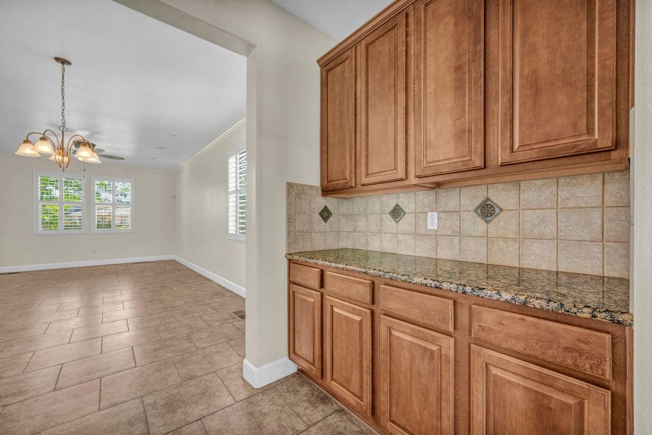 2425 Crooked Canyon Ct - Photo 7 of 50