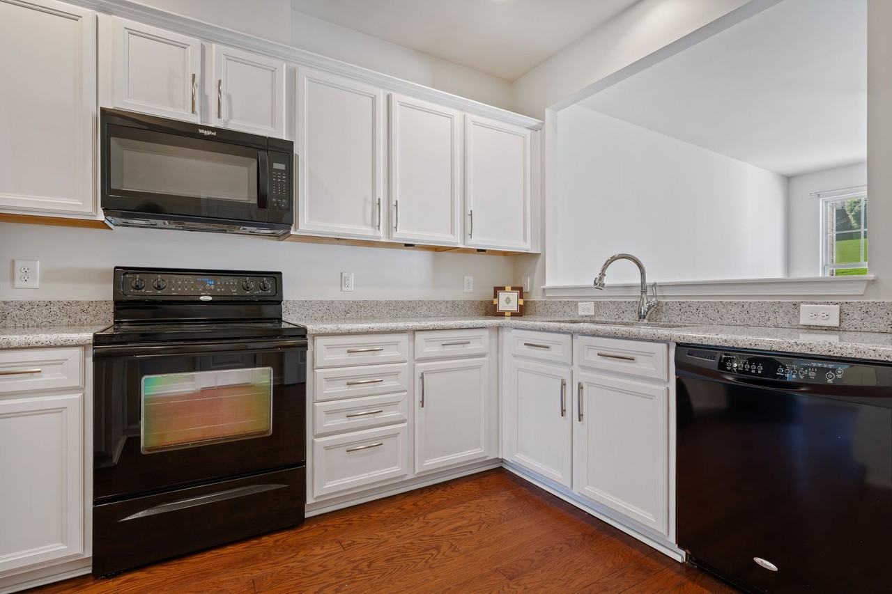 100 Stratford Lakes Dr #265 - Photo 5 of 18