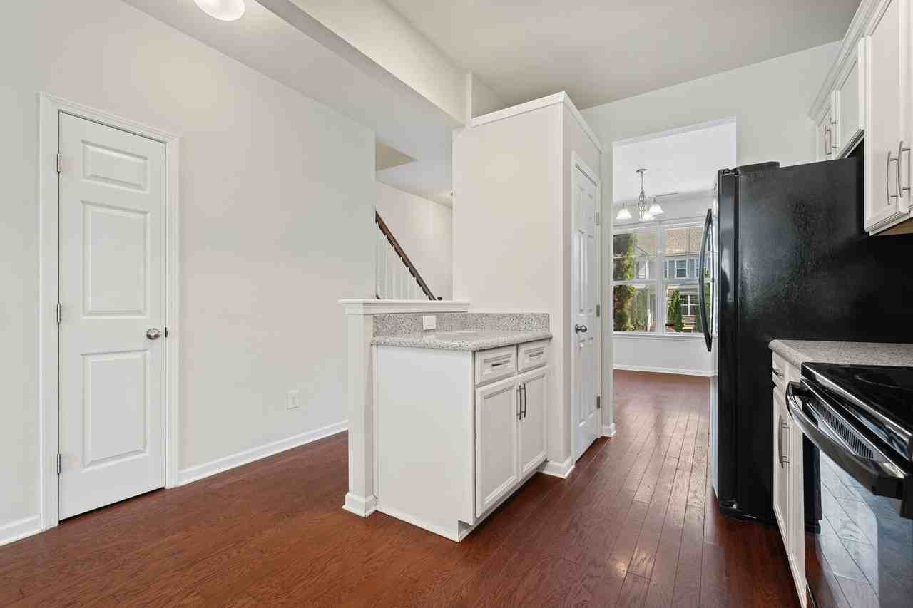 100 Stratford Lakes Dr #265 - Photo 6 of 18