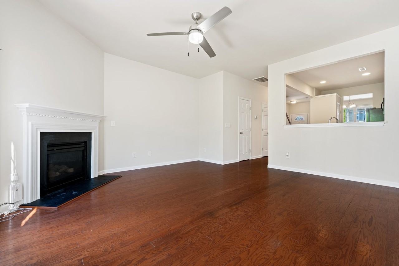 100 Stratford Lakes Dr #265 - Photo 7 of 18