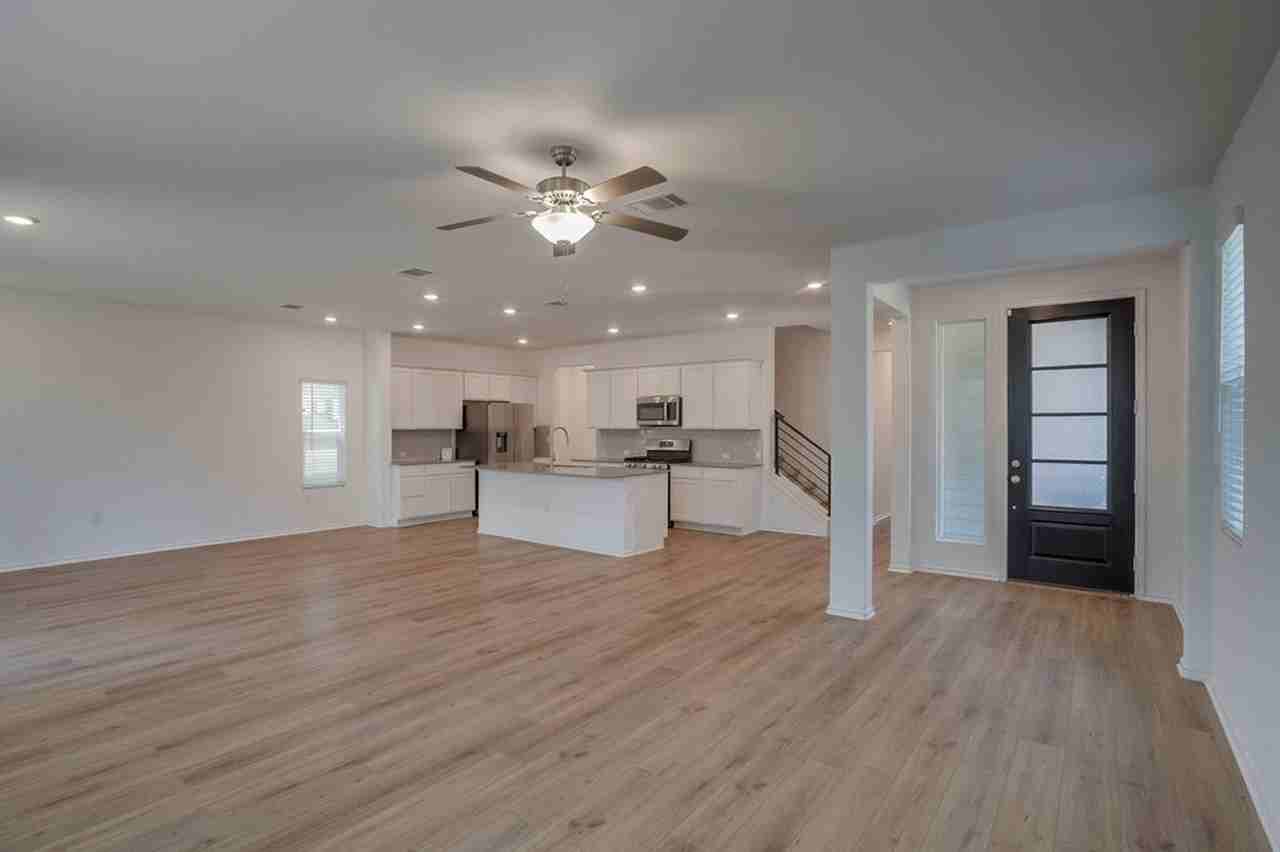 1109 Winnie Dr - Photo 3 of 21