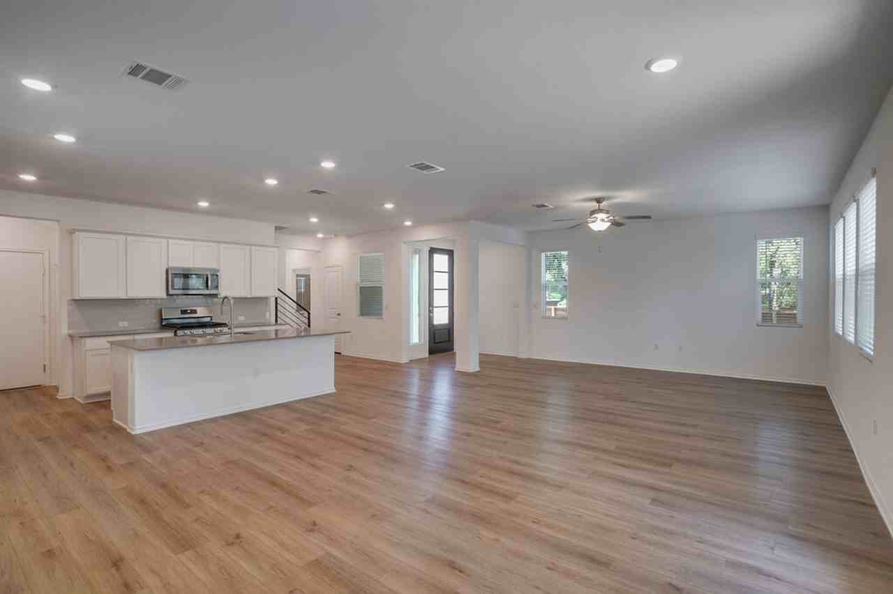 1109 Winnie Dr - Photo 4 of 21