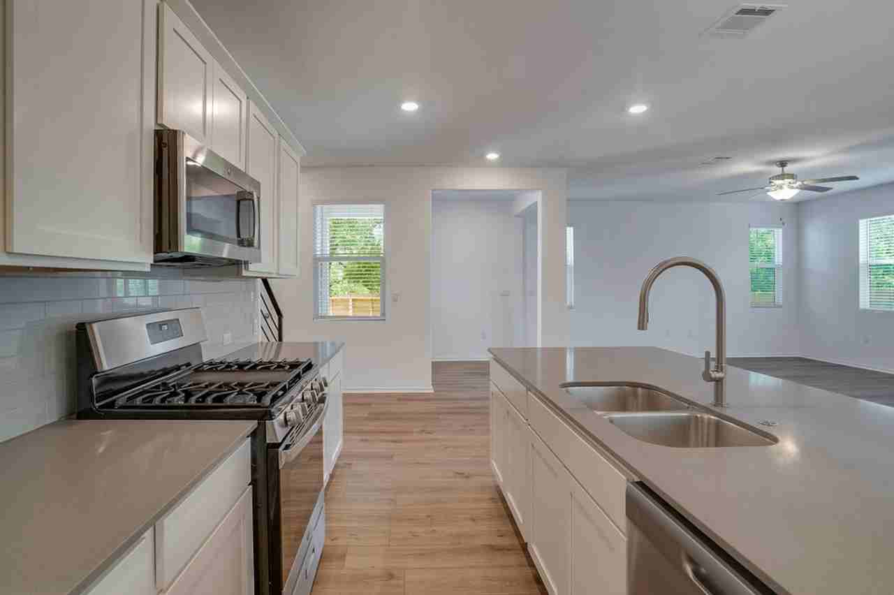 1109 Winnie Dr - Photo 5 of 21