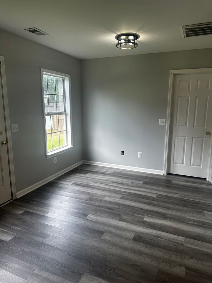 1426 Pinethicket Dr - Photo 4 of 7
