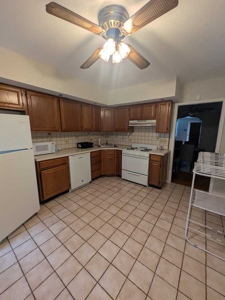 603 W 31st St #1 - Photo 5 of 10