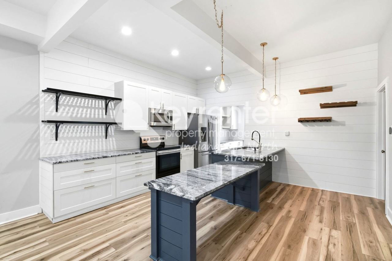 849 N Temple Ave - Photo 5 of 17