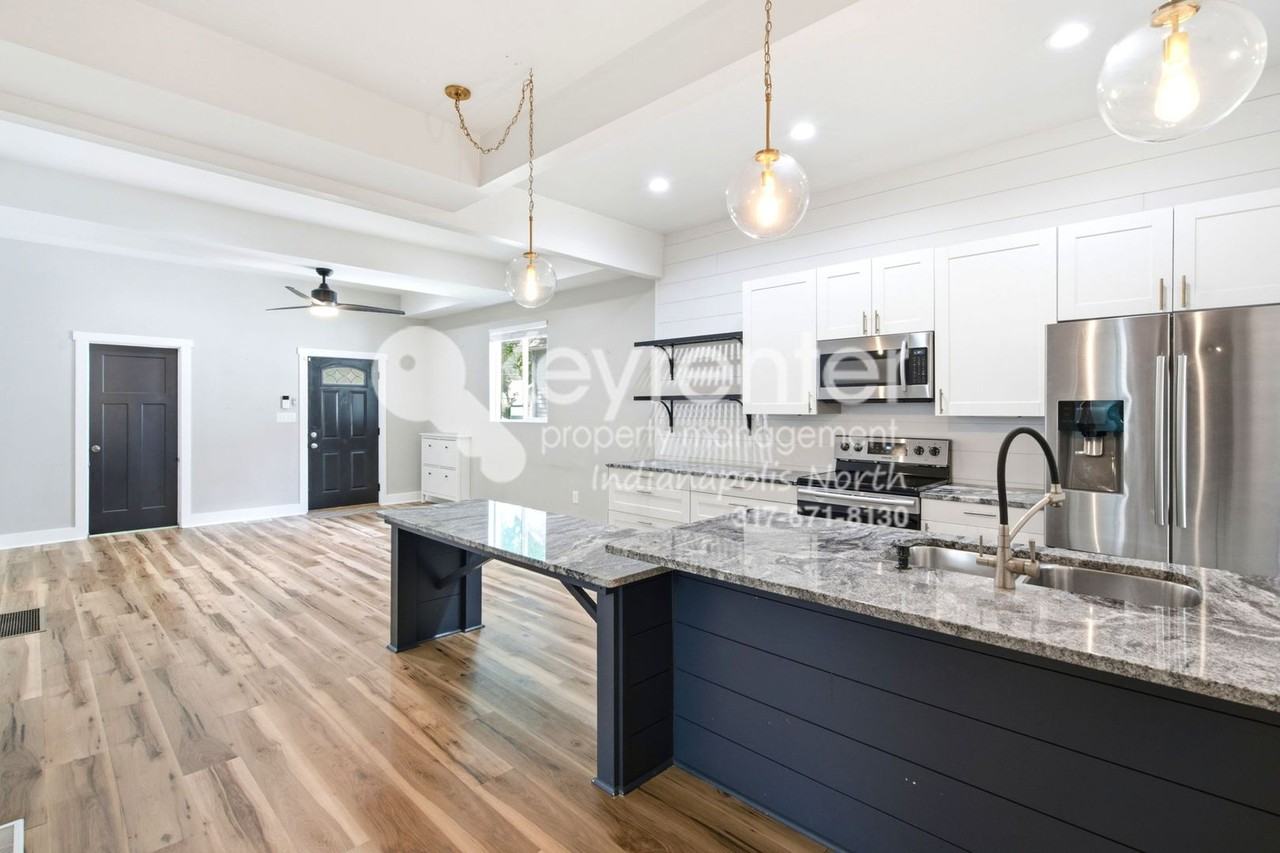 849 N Temple Ave - Photo 6 of 17