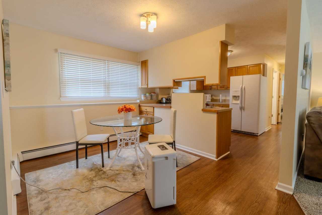 284 Astro Dr - Photo 2 of 27