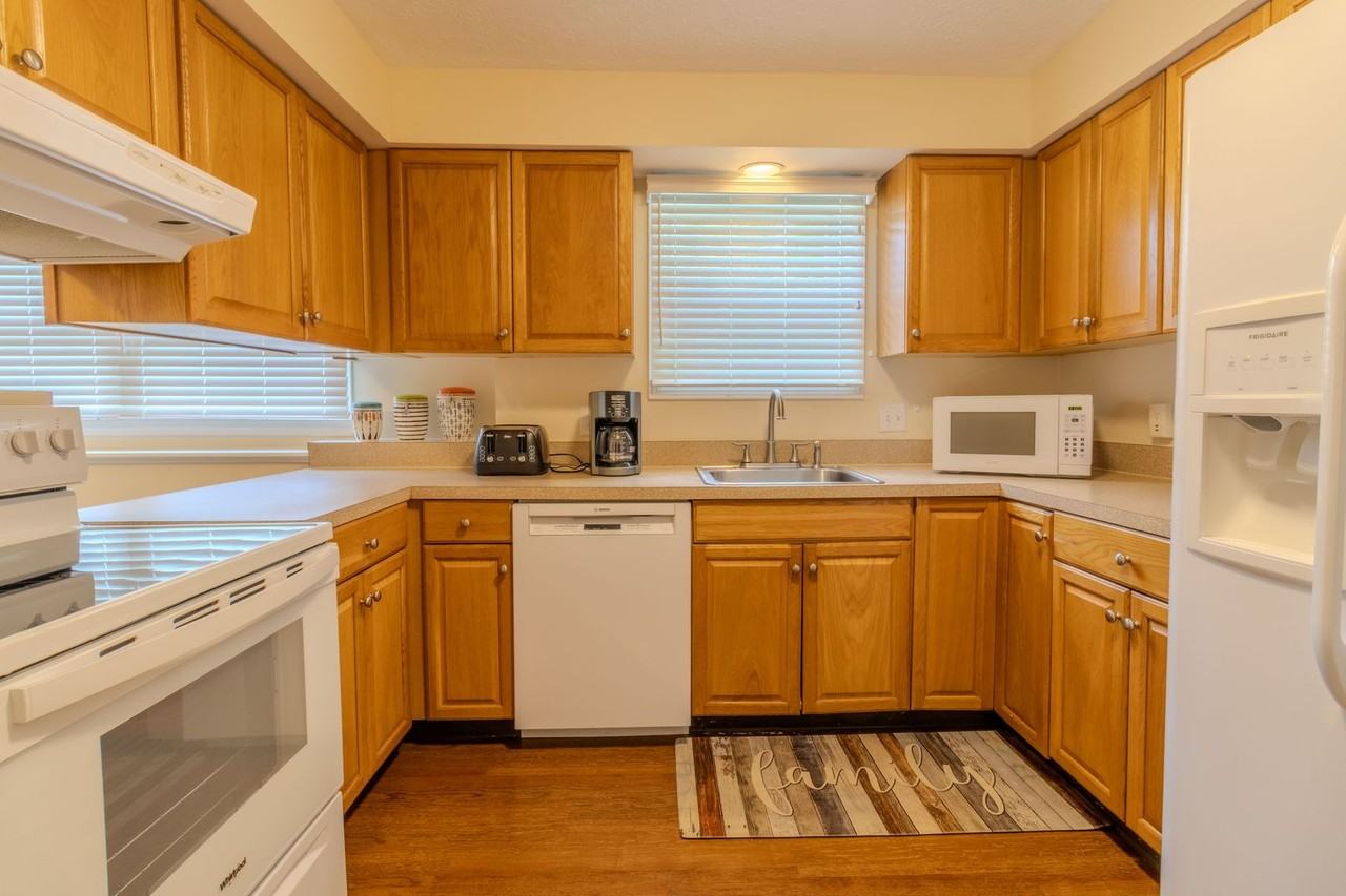 284 Astro Dr - Photo 5 of 27