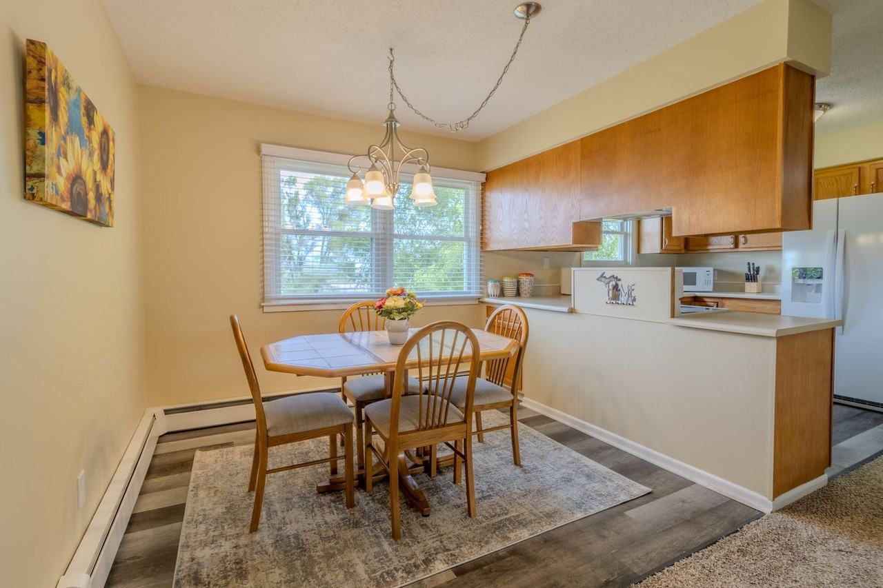 286 Astro Dr - Photo 2 of 22