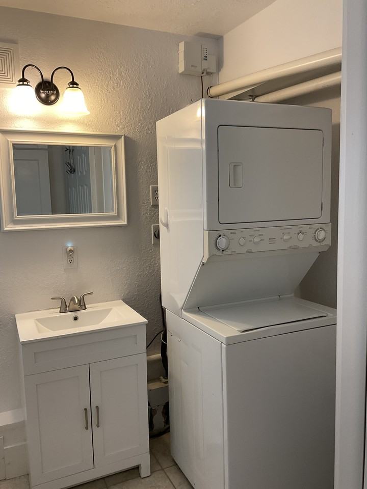 1411 N Anthony Blvd #1 - Photo 7 of 8