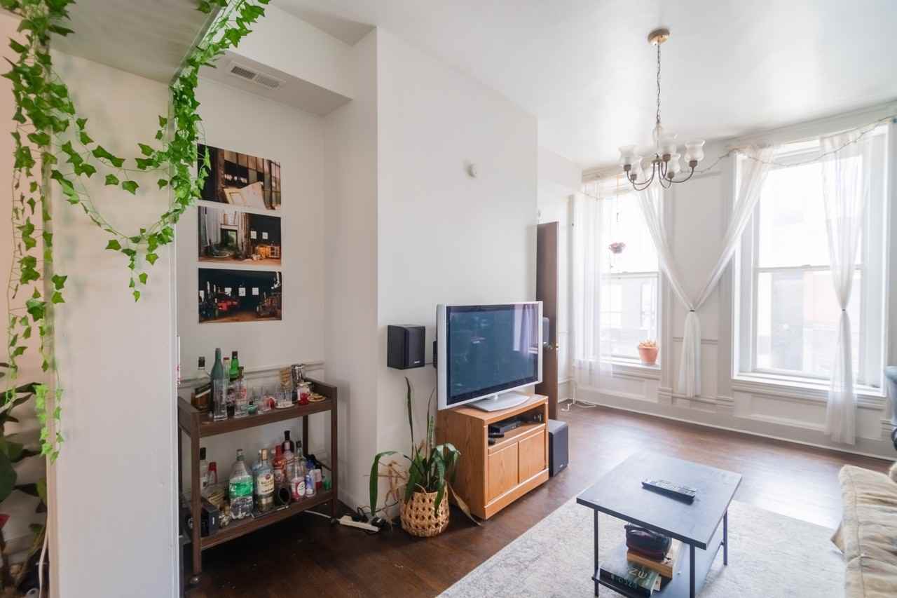 2811 N Lincoln Ave #2L - Photo 2 of 10