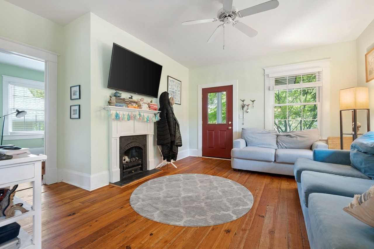 613 Elm St - Photo 5 of 26