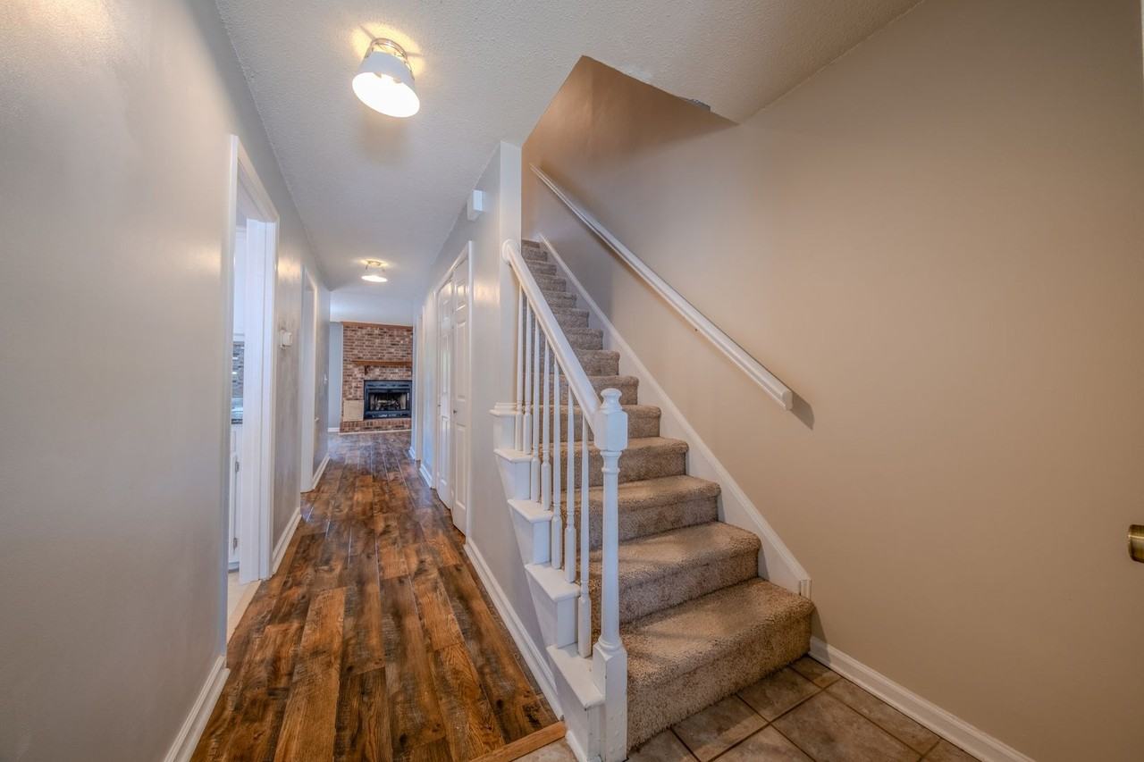 907 Shelby Dr - Photo 4 of 31