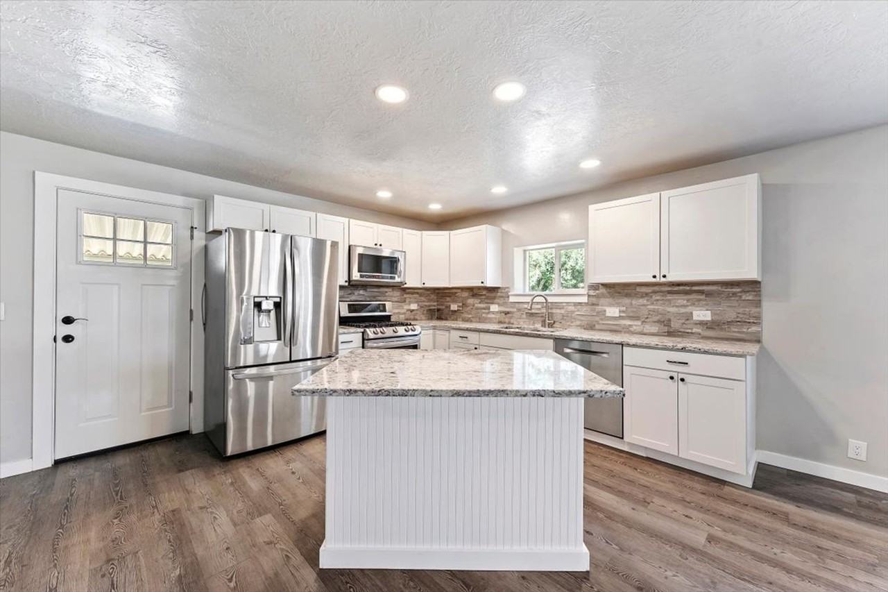 297 Bard Ave - Photo 6 of 35