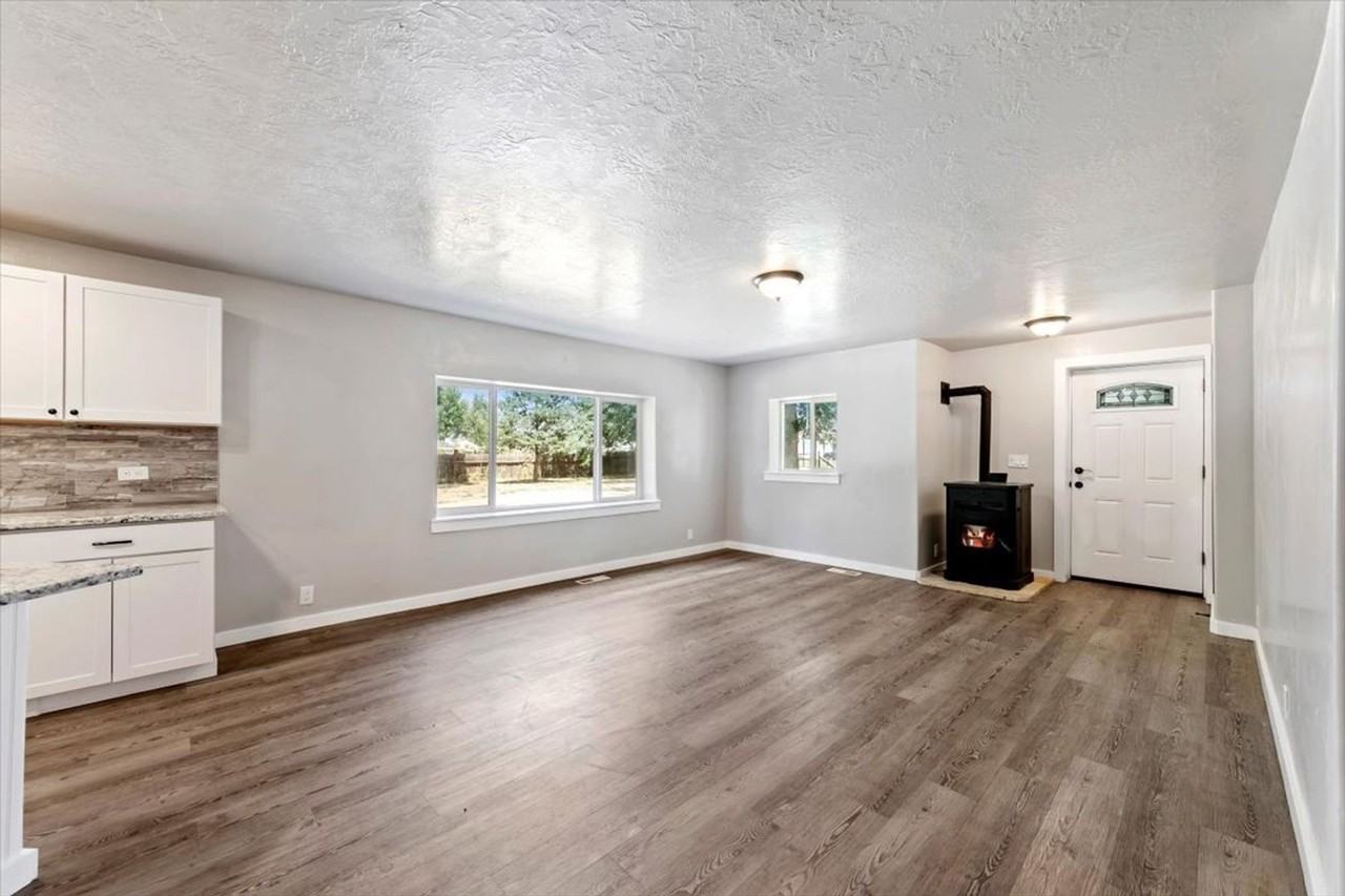 297 Bard Ave - Photo 7 of 35