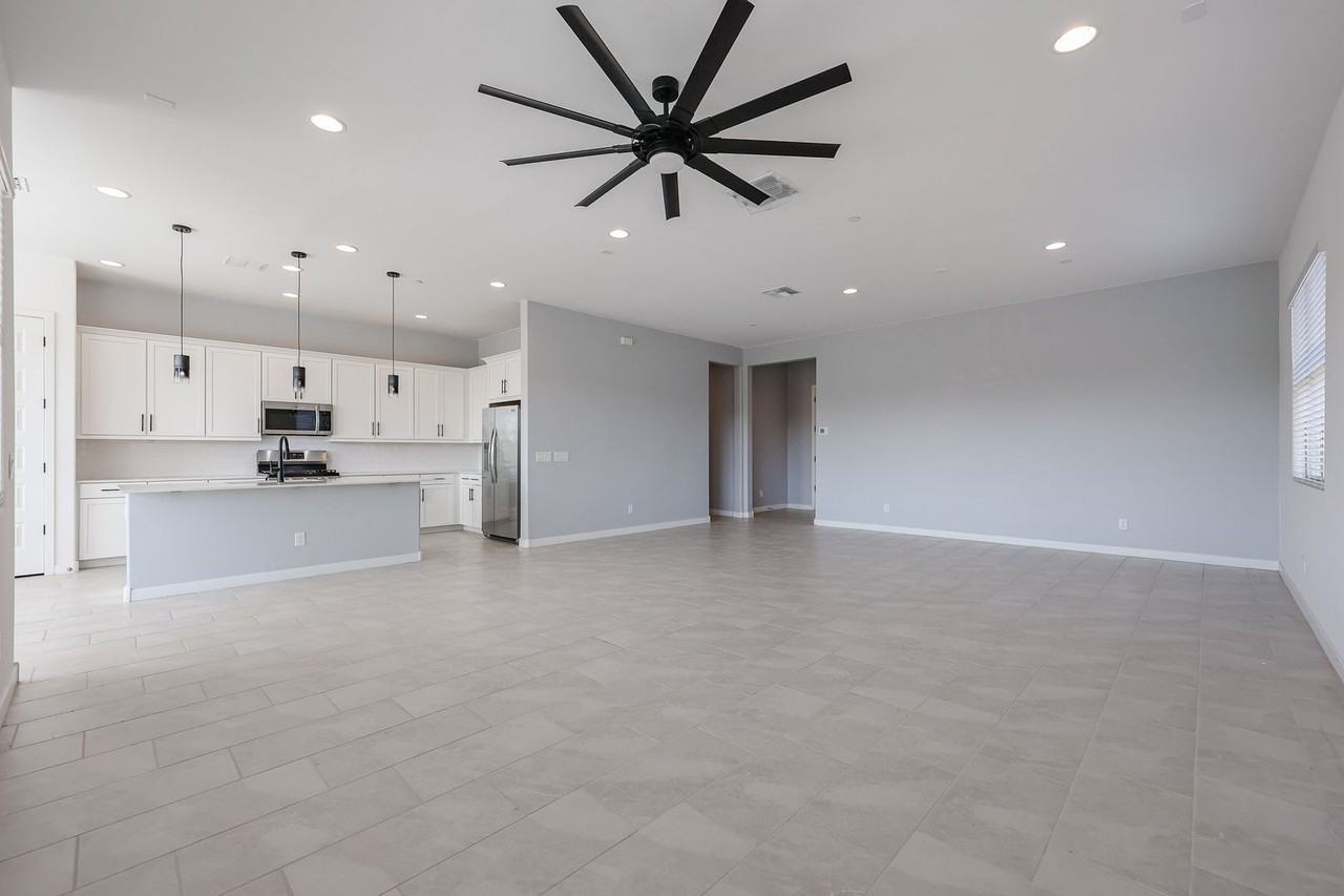 31674 N 123rd Ave - Photo 7 of 38